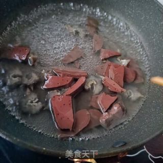 海参猪血香菜汤的做法步骤：7