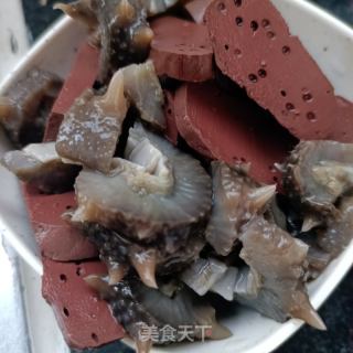 海参猪血香菜汤的做法步骤：1