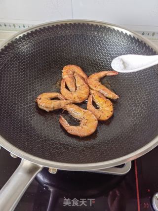 超级简单又美味的油爆大虾的做法步骤：5