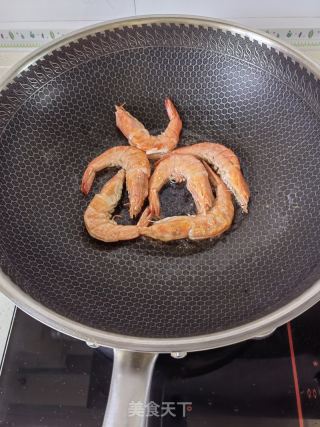 超级简单又美味的油爆大虾的做法步骤：4