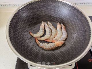 超级简单又美味的油爆大虾的做法步骤：3