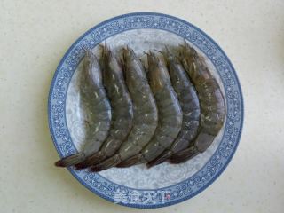 超级简单又美味的油爆大虾的做法步骤：1
