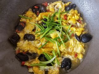 香葱木耳炒鸡蛋的做法步骤：11