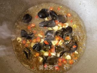 香葱木耳炒鸡蛋的做法步骤：9