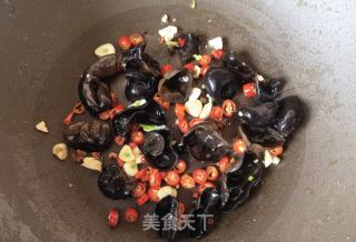 香葱木耳炒鸡蛋的做法步骤：8