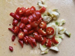 香葱木耳炒鸡蛋的做法步骤：2