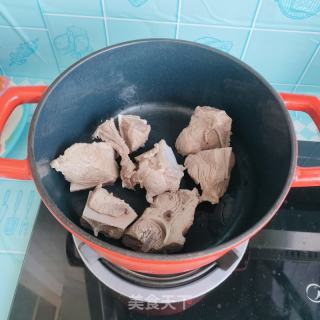 大骨头炖茄子的做法步骤：1