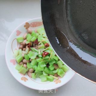 花生米拌芹菜的做法步骤：6