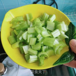 花生米拌芹菜的做法步骤：3