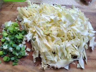 肉末包菜炒粉皮的做法步骤：2