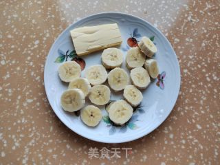 黄桃酱香蕉三明治的做法步骤：2