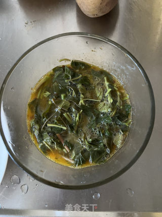 香椿炒鸡蛋的做法步骤：4