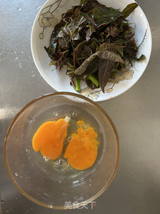 香椿炒鸡蛋的做法步骤：1