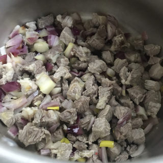 咖喱牛肉紫米饭的做法步骤：4
