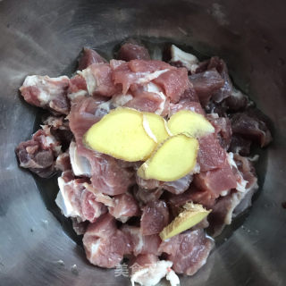 咖喱牛肉紫米饭的做法步骤：2