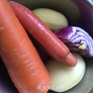 咖喱牛肉紫米饭的做法步骤：1