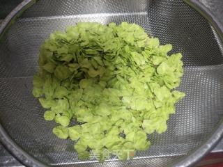 榆树钱香肠饼的做法步骤：1