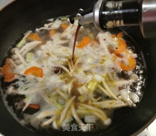 鸭血粉丝菌菇汤的做法步骤：7