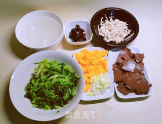 鸭血粉丝菌菇汤的做法步骤：1