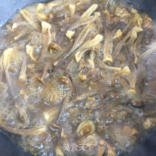 牛筋烧腐竹鹿茸菇的做法步骤：5