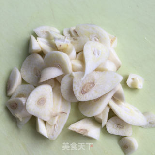 蒜片炒小青菜的做法步骤：2