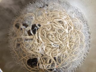 荠菜豆腐荞麦面的做法步骤：6