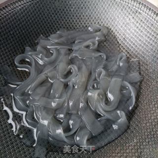 腊鸭竹笋煮宽粉的做法步骤：4