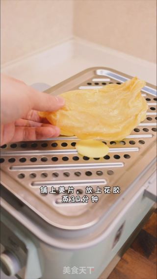 黄花胶炖鸡汤的做法步骤：2