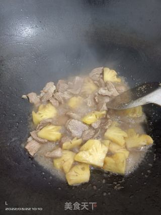 菠萝炒肉的做法步骤：3