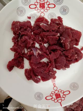 萝卜炒牛肉的做法步骤：2