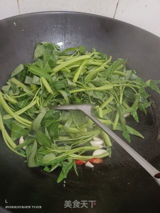 蒜头炒空心菜的做法步骤：4