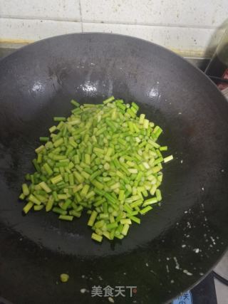 蒜苔炒鸡丁的做法步骤：4