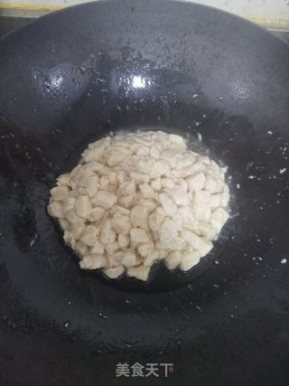 蒜苔炒鸡丁的做法步骤：3