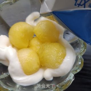 小凤瓜酸奶杯的做法步骤：4