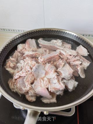 红焖羊肉的做法步骤：1
