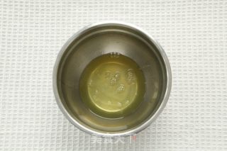 焦糖奶油红茶蛋糕卷，淡淡茶香+浓郁焦糖奶油的做法步骤：10