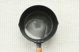 焦糖奶油红茶蛋糕卷，淡淡茶香+浓郁焦糖奶油的做法步骤：4
