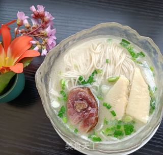 腊鸭竹笋汤面的做法步骤：9