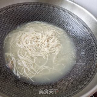 腊鸭竹笋汤面的做法步骤：4
