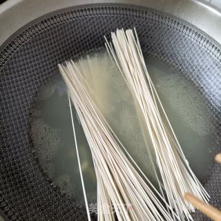 腊鸭竹笋汤面的做法步骤：3