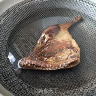 腊鸭腿炖春笋的做法步骤：2