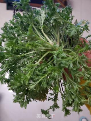 白蒿鸡蛋煎饼的做法步骤：1