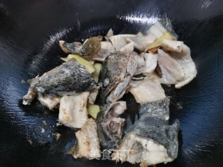 松茸黑鱼汤的做法步骤：3