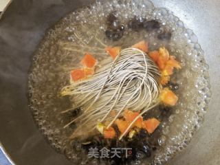 荠菜虾仁木耳荞麦面的做法步骤：10