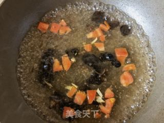 荠菜虾仁木耳荞麦面的做法步骤：9