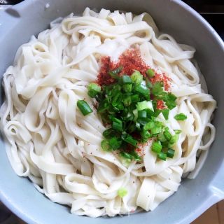 香椿芽拌面的做法步骤：9