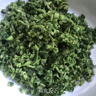 香椿芽拌面的做法步骤：3