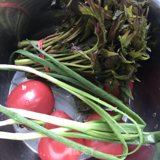 香椿芽拌面的做法步骤：1