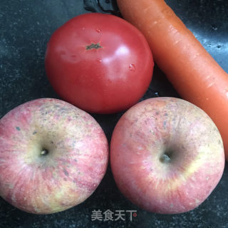 番茄胡萝卜苹果汁的做法步骤：1