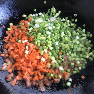 蒜苔腊肠蛋炒饭的做法步骤：6